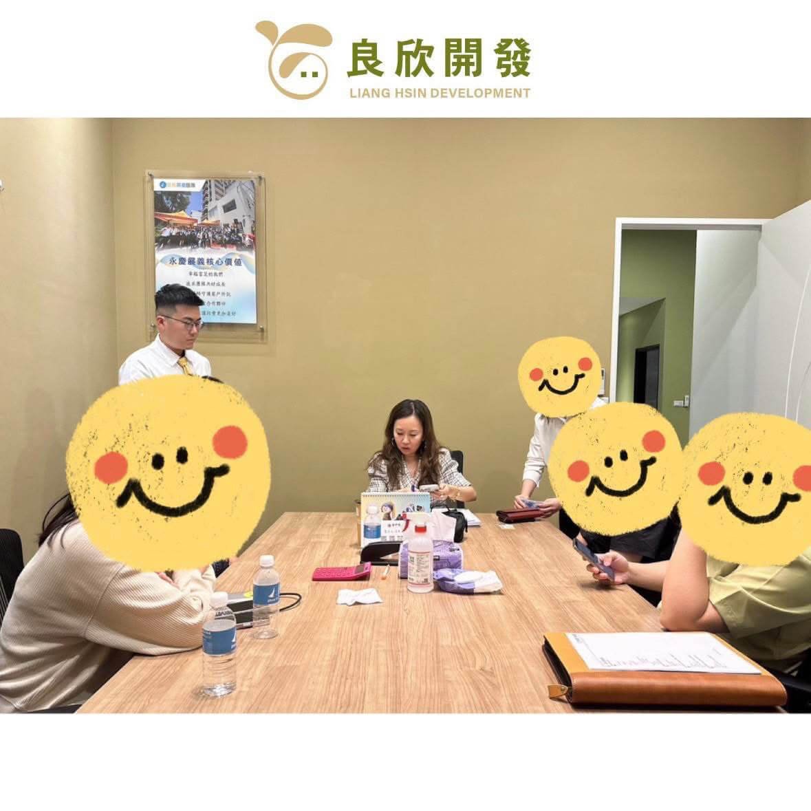 LINE_ALBUM_簽約照_251017_18